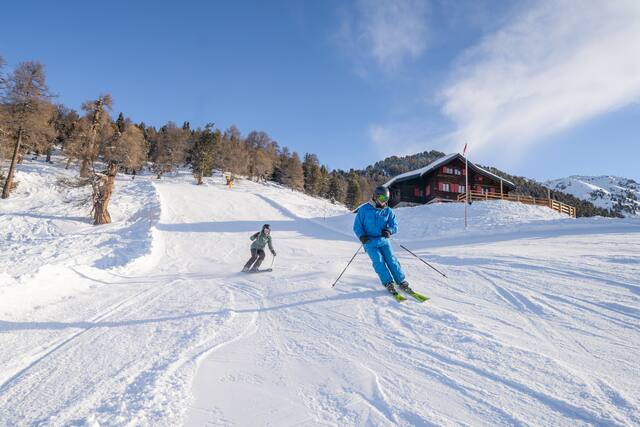 20491826-v5-6-7-ski-1