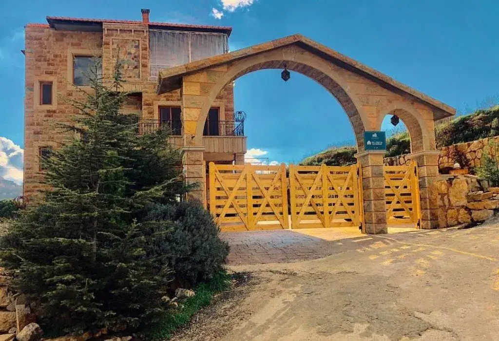 Cezars-Guesthouse-Project-Picture