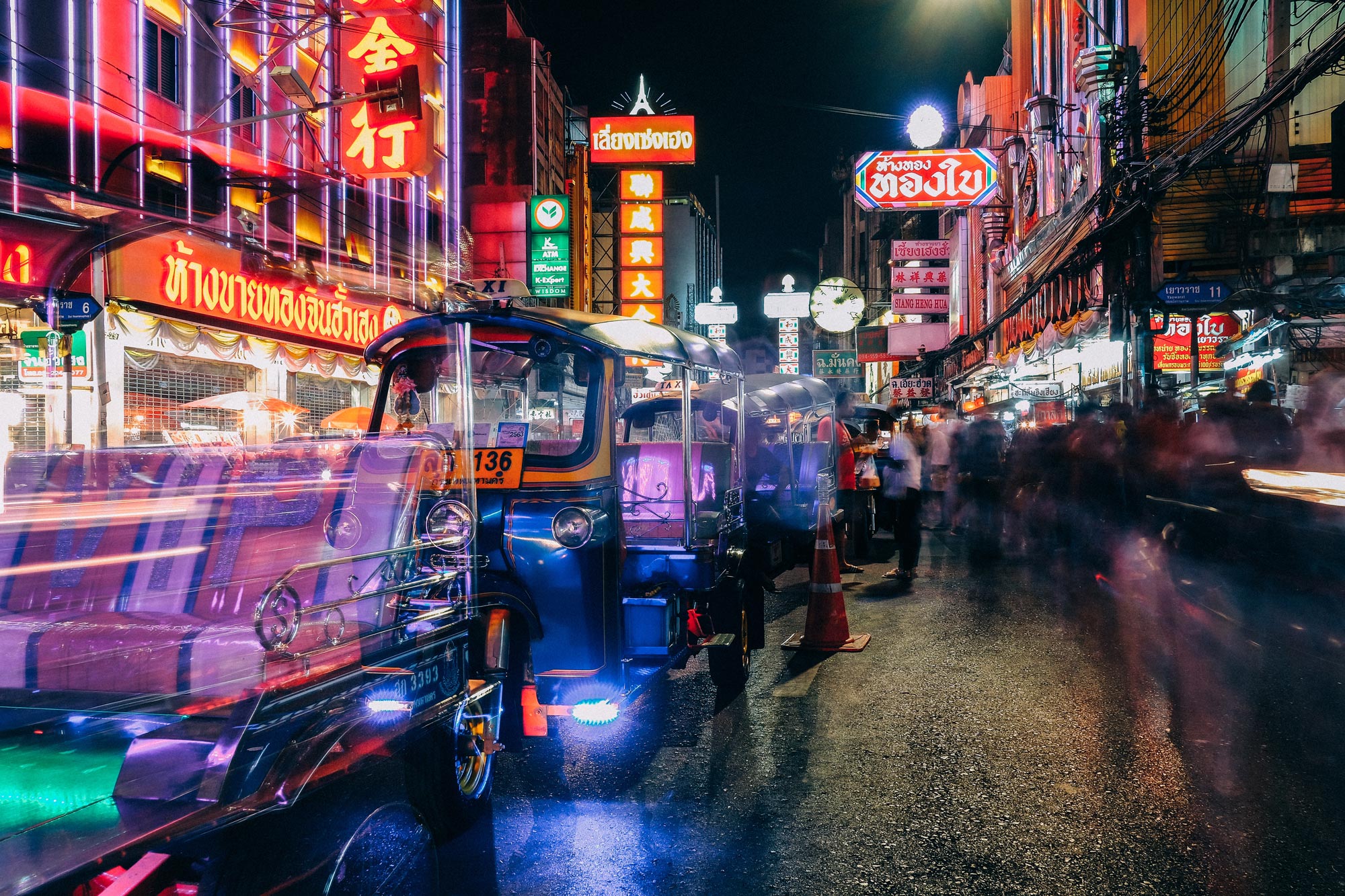 alumni-bangkok-street3